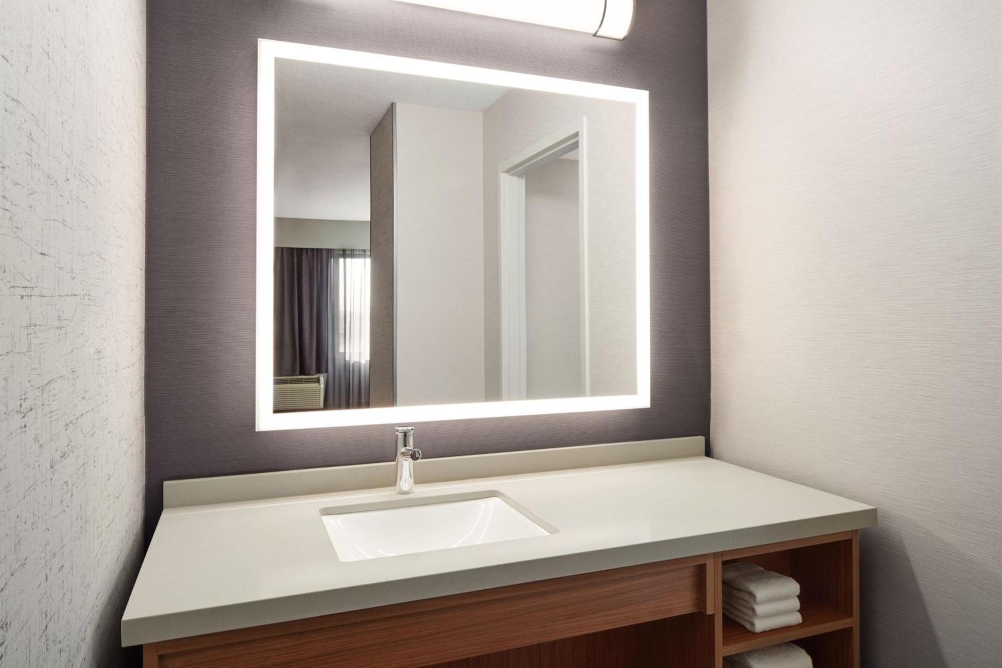 Courtyard By Marriott Mississauga-Airport Corporate Centre West Hotel Exterior foto